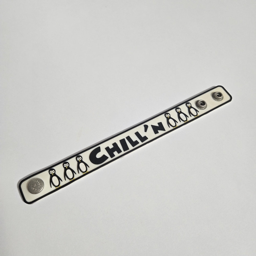 ✨️3 For $30✨️David and Goliath - Penguin Chill'n Rubber Snap Bracelet